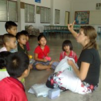 Basia Chmielowska uczy tajskie dzieci